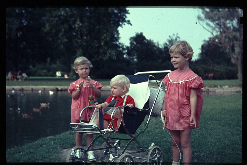 09.Delft aug 1966 Brigitte,Marion,Peter.JPG